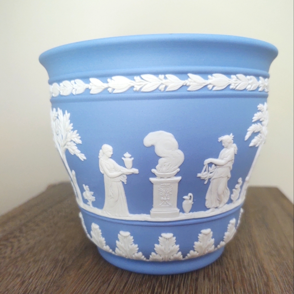 WEDGWOOD BLUE JASPERWARE JARDINIERE